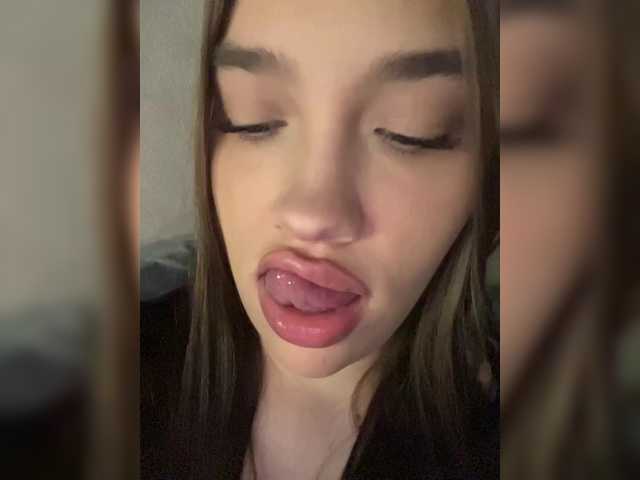 Glossmixdoll live cam on BongaCams