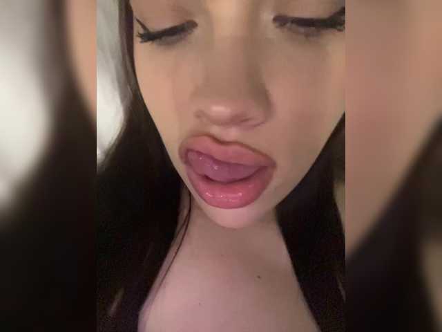 Glossmixdoll live cam on BongaCams