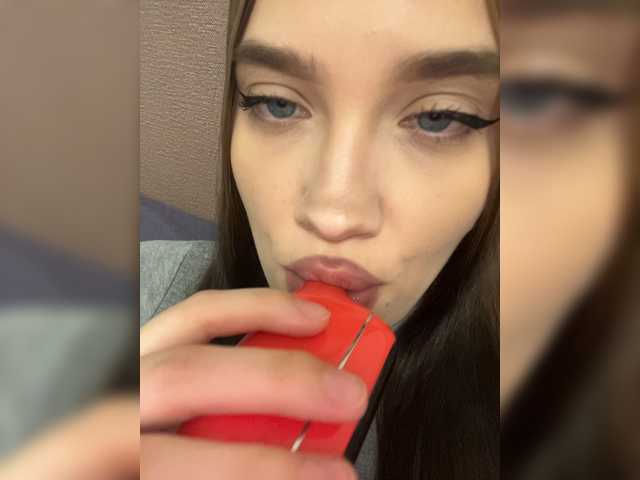 Glossmixdoll live cam on BongaCams