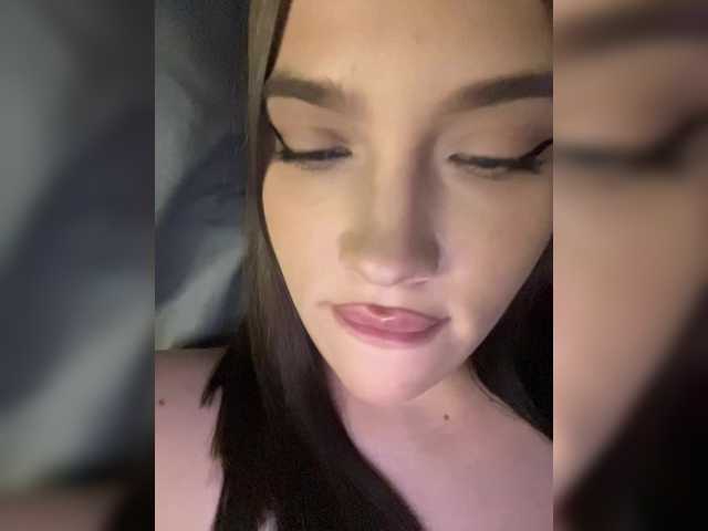 Glossmixdoll live cam on BongaCams