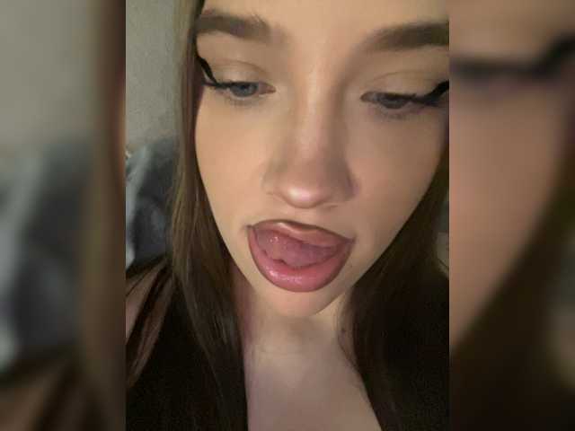 Glossmixdoll live cam on BongaCams