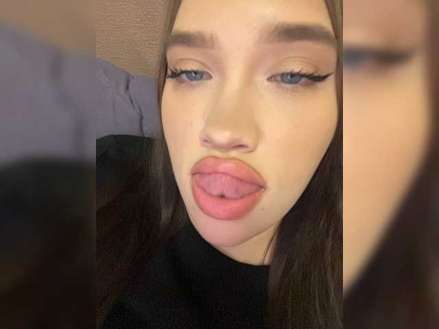 Glossmixdoll live cam on BongaCams