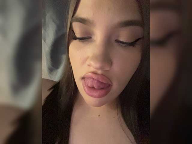 Glossmixdoll live cam on BongaCams