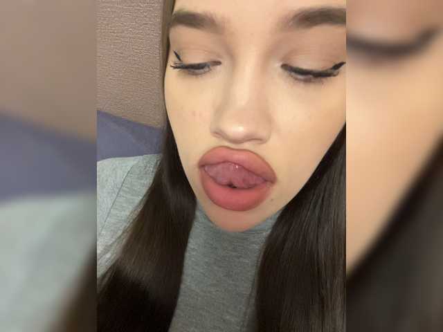 Glossmixdoll live cam on BongaCams