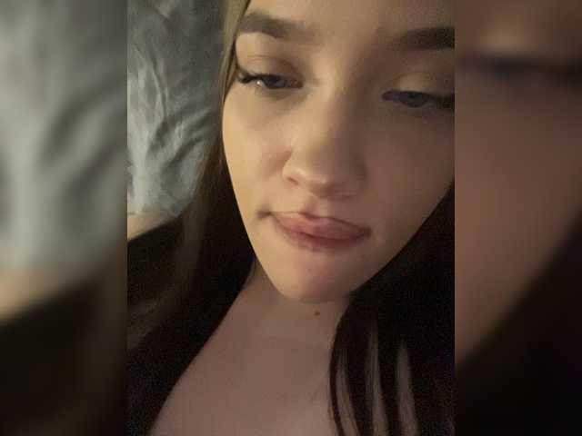 Glossmixdoll live cam on BongaCams