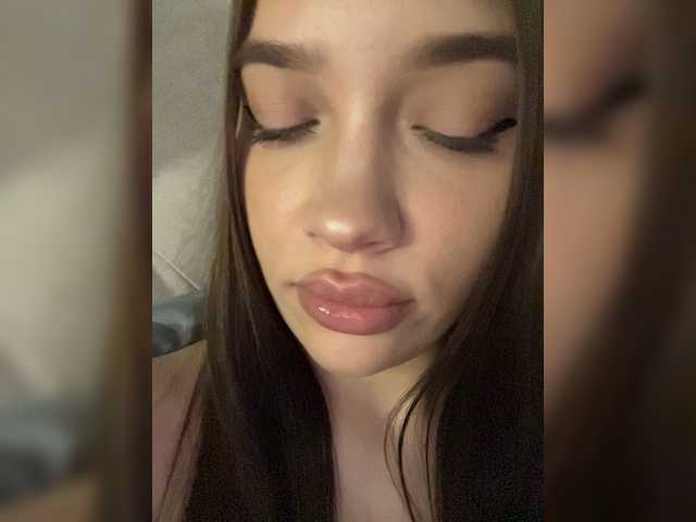 Glossmixdoll live cam on BongaCams