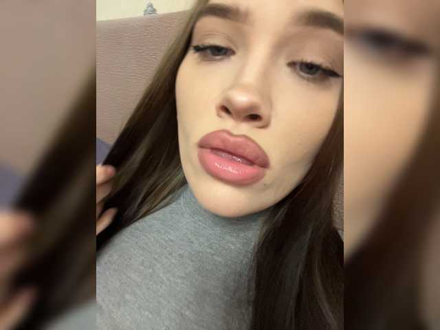 Glossmixdoll live cam on BongaCams
