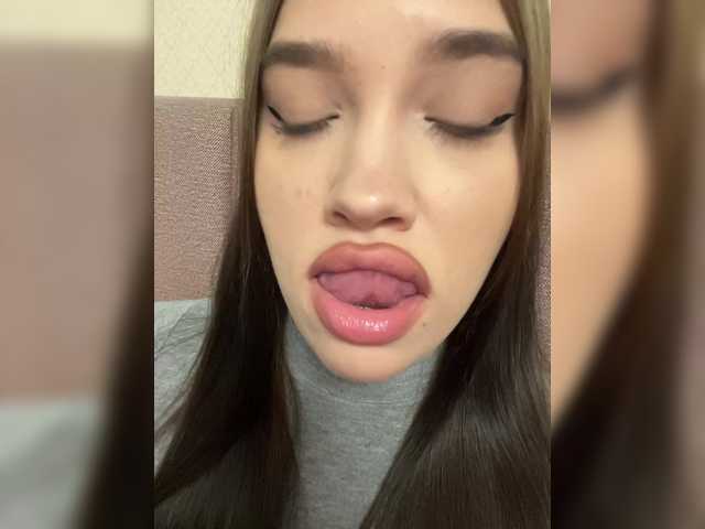 Glossmixdoll live cam on BongaCams