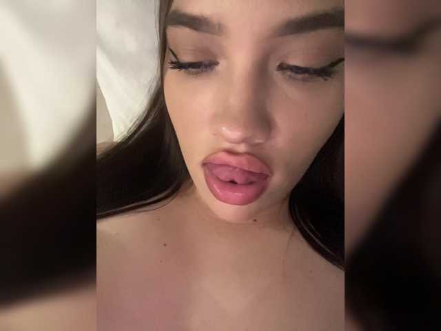Glossmixdoll live webcam show