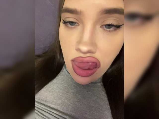 Glossmixdoll live cam on BongaCams