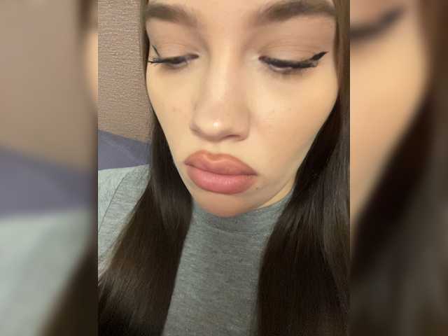Glossmixdoll live cam on BongaCams