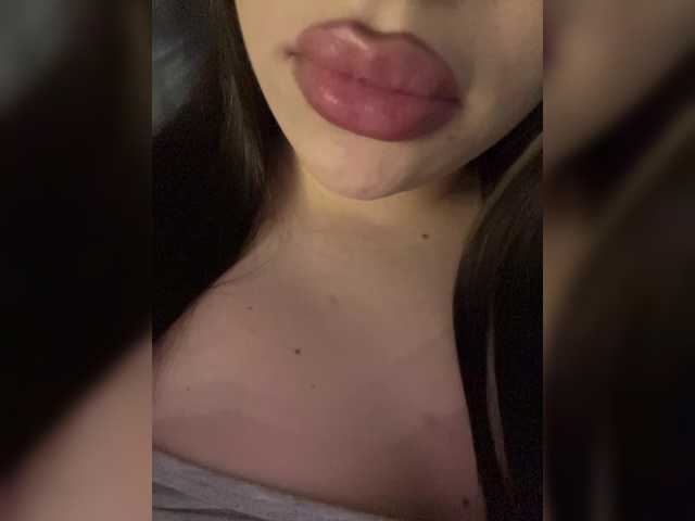 Glossmixdoll live cam on BongaCams