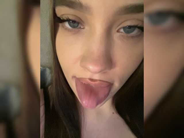 Glossmixdoll live cam on BongaCams