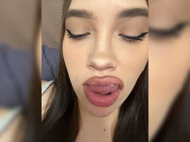 Glossmixdoll live webcam show