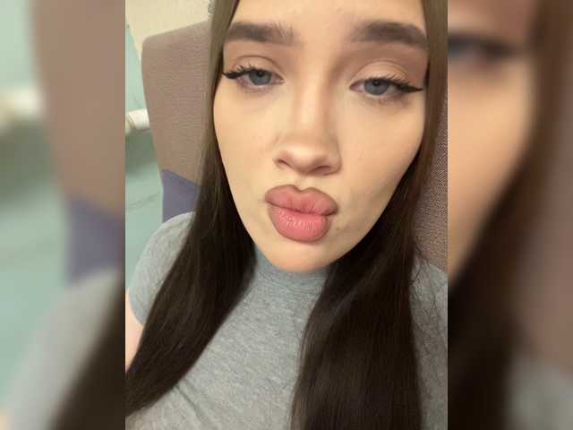 Glossmixdoll live cam on BongaCams