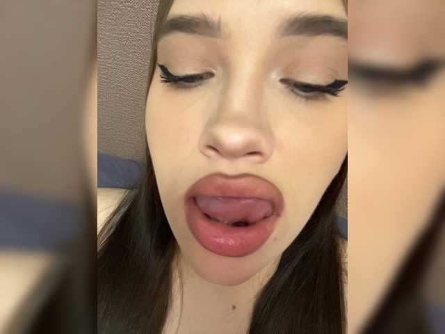 Glossmixdoll live webcam show