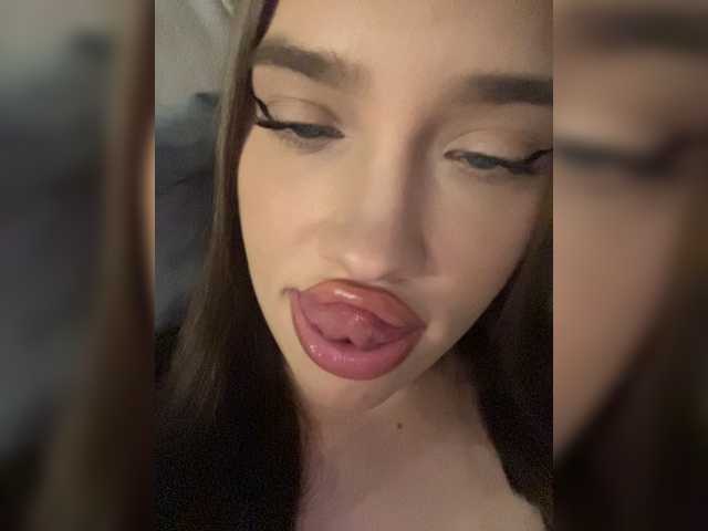 Glossmixdoll live cam on BongaCams
