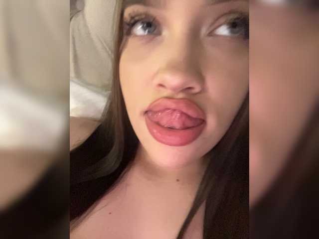 Glossmixdoll live cam on BongaCams