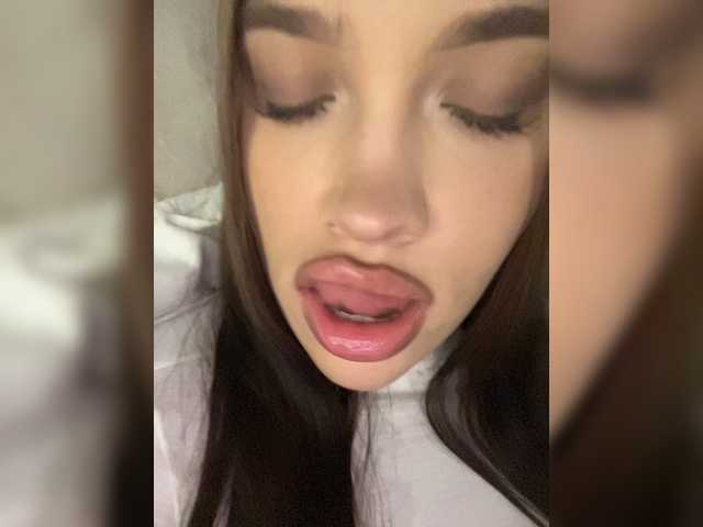 Glossmixdoll live cam on BongaCams