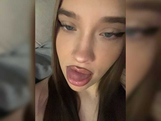 Glossmixdoll live cam on BongaCams
