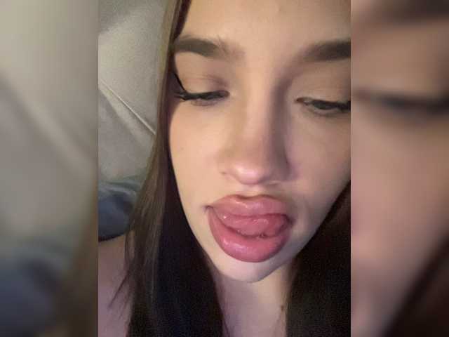 Glossmixdoll live cam on BongaCams