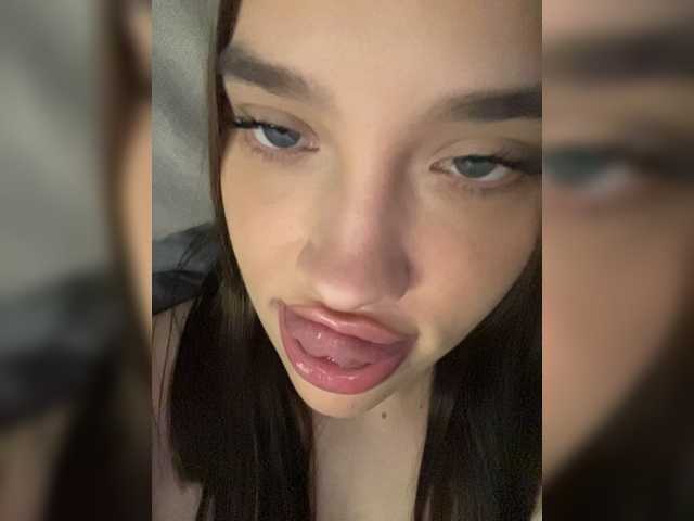 Glossmixdoll live cam on BongaCams