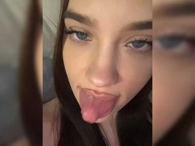 Glossmixdoll live cam on BongaCams