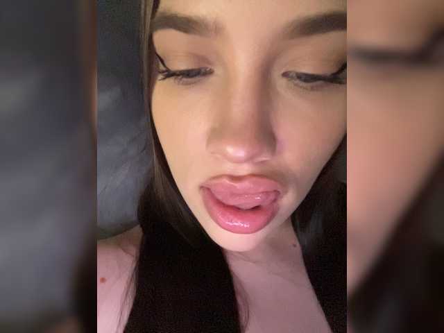 Glossmixdoll live cam on BongaCams