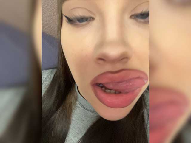 Glossmixdoll live webcam show