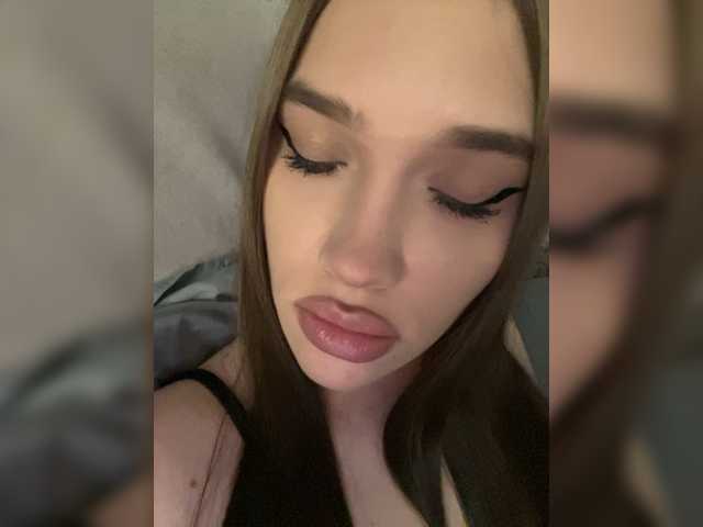 Glossmixdoll live cam on BongaCams