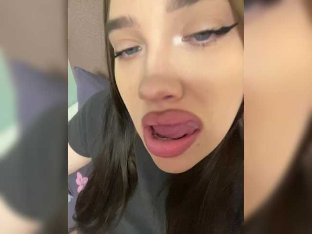 Glossmixdoll live cam on BongaCams