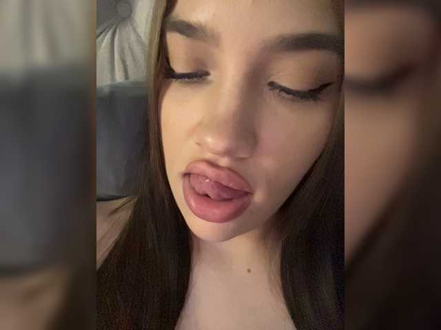 Glossmixdoll live cam on BongaCams