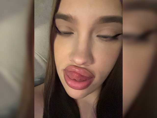 Glossmixdoll live cam on BongaCams