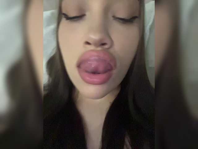 Glossmixdoll live webcam show
