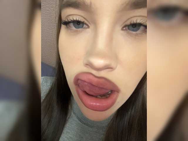 Glossmixdoll live cam on BongaCams