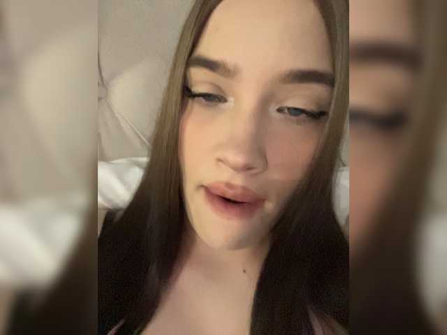 Glossmixdoll live cam on BongaCams