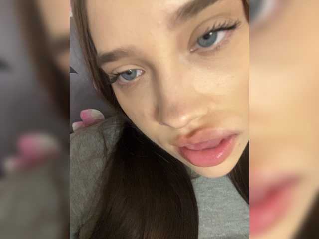Glossmixdoll live cam on BongaCams