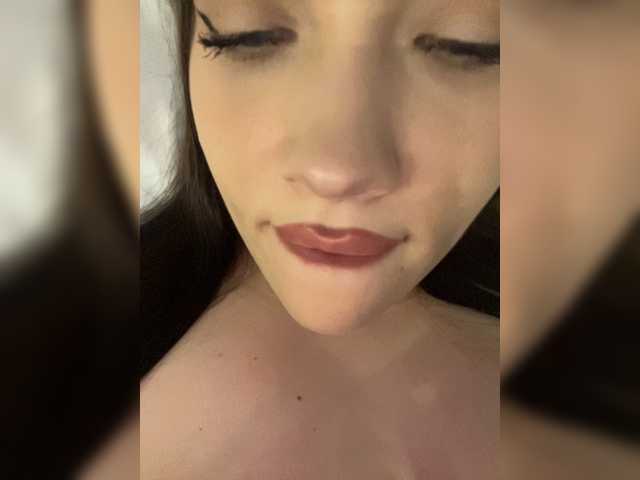 Glossmixdoll live cam on BongaCams
