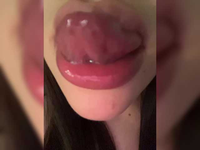 Glossmixdoll live cam on BongaCams