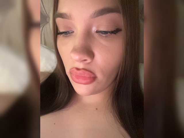 Glossmixdoll live cam on BongaCams