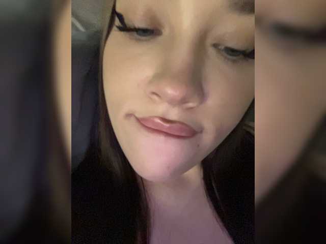 Glossmixdoll live cam on BongaCams