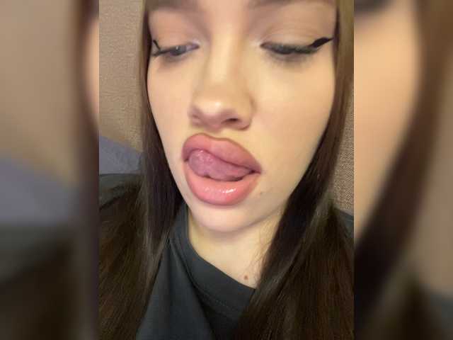 Glossmixdoll live cam on BongaCams