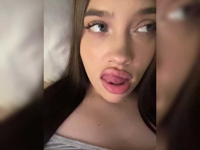 Glossmixdoll live cam on BongaCams