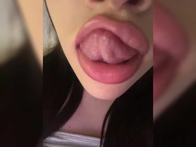 Glossmixdoll live cam on BongaCams