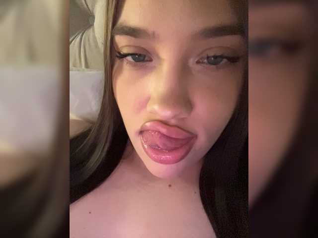 Glossmixdoll live cam on BongaCams
