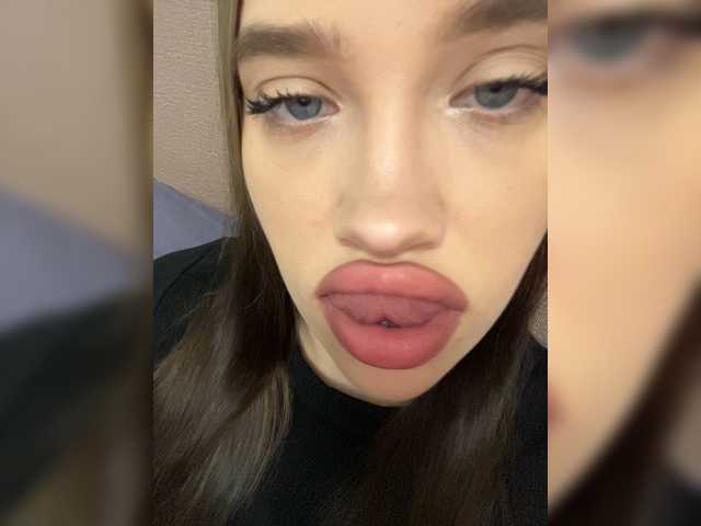 Glossmixdoll live cam on BongaCams