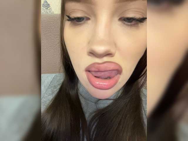 Glossmixdoll live cam on BongaCams
