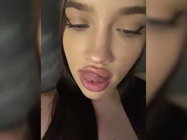 Glossmixdoll live cam on BongaCams