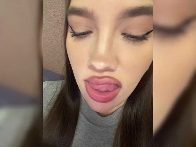 Glossmixdoll live webcam show