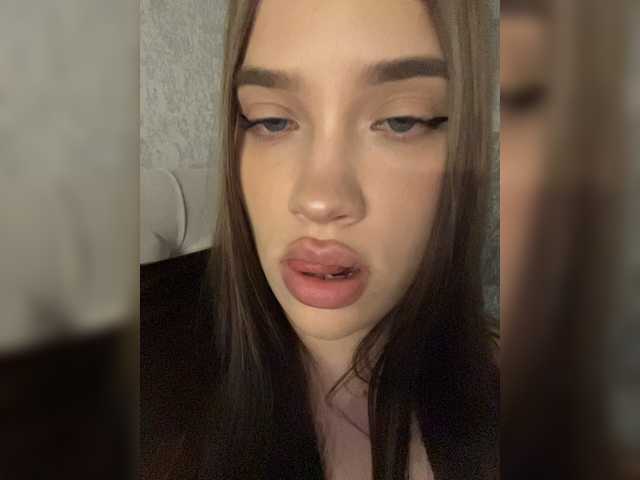 Glossmixdoll live cam on BongaCams
